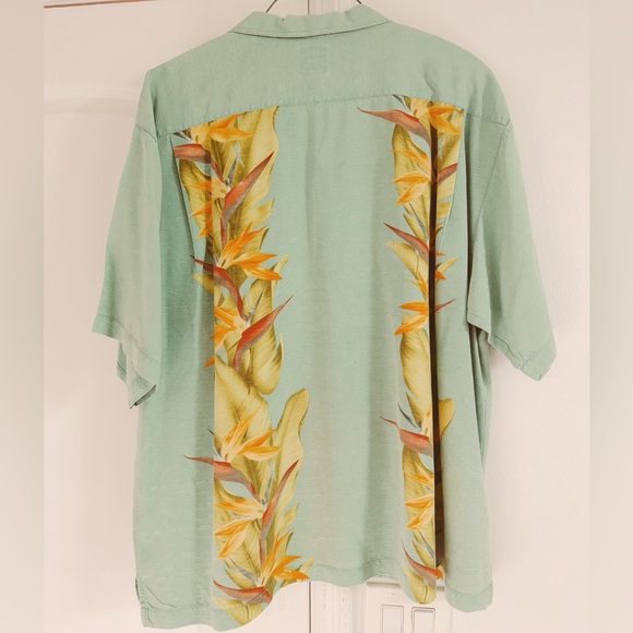Tommy Bahama, Vintage Men's Mint Green Tropical Shirt - Picture 2 of 3